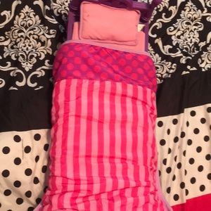 American girl doll bed also comes with dolls